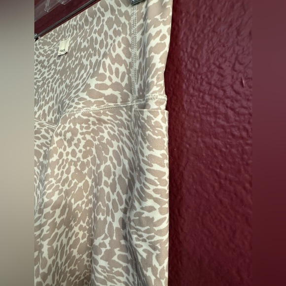 Vuori Studio Pocket Legging size XS - Picture 8 of 10